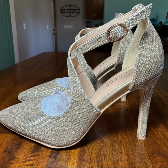 NWT Women’s Gold Glitter Heels Size 6  4" Pointed Toe Crossed Ankle Strap - Picture 9 of 16